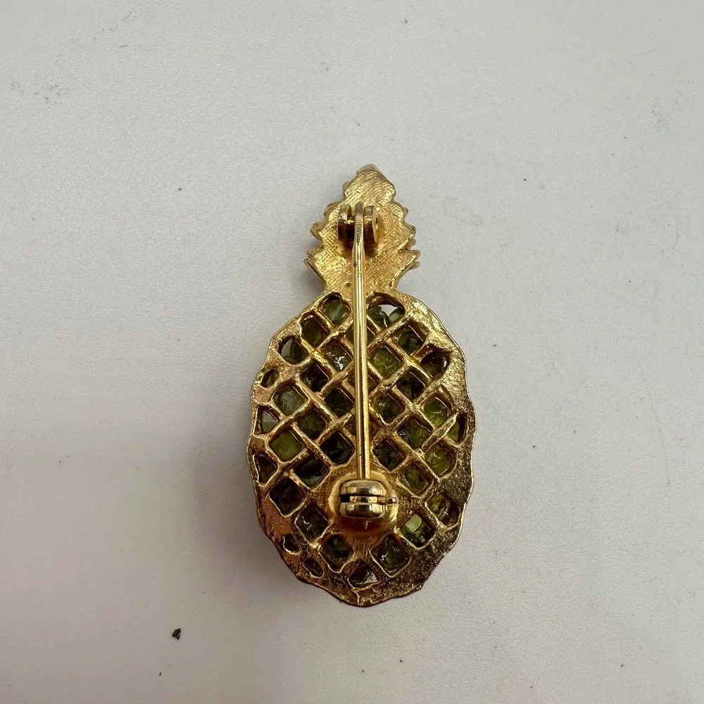 VTG MCM Pineapple Brooch Gold Tone Green Peridot Chip Stone Tropical Fruit Pin